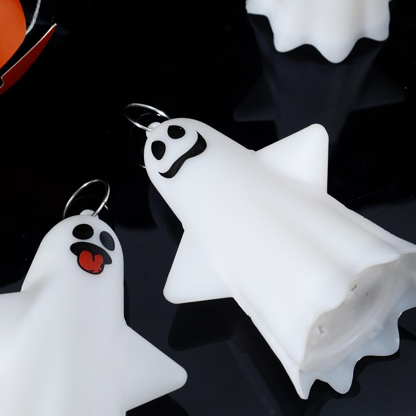 1pcs Ghost Light Decorative Hanging Ornaments for Halloween Glowing Ghosts for Halloween Resin Decorations,5.7 * 6.9 * 10.8cm (style1)
